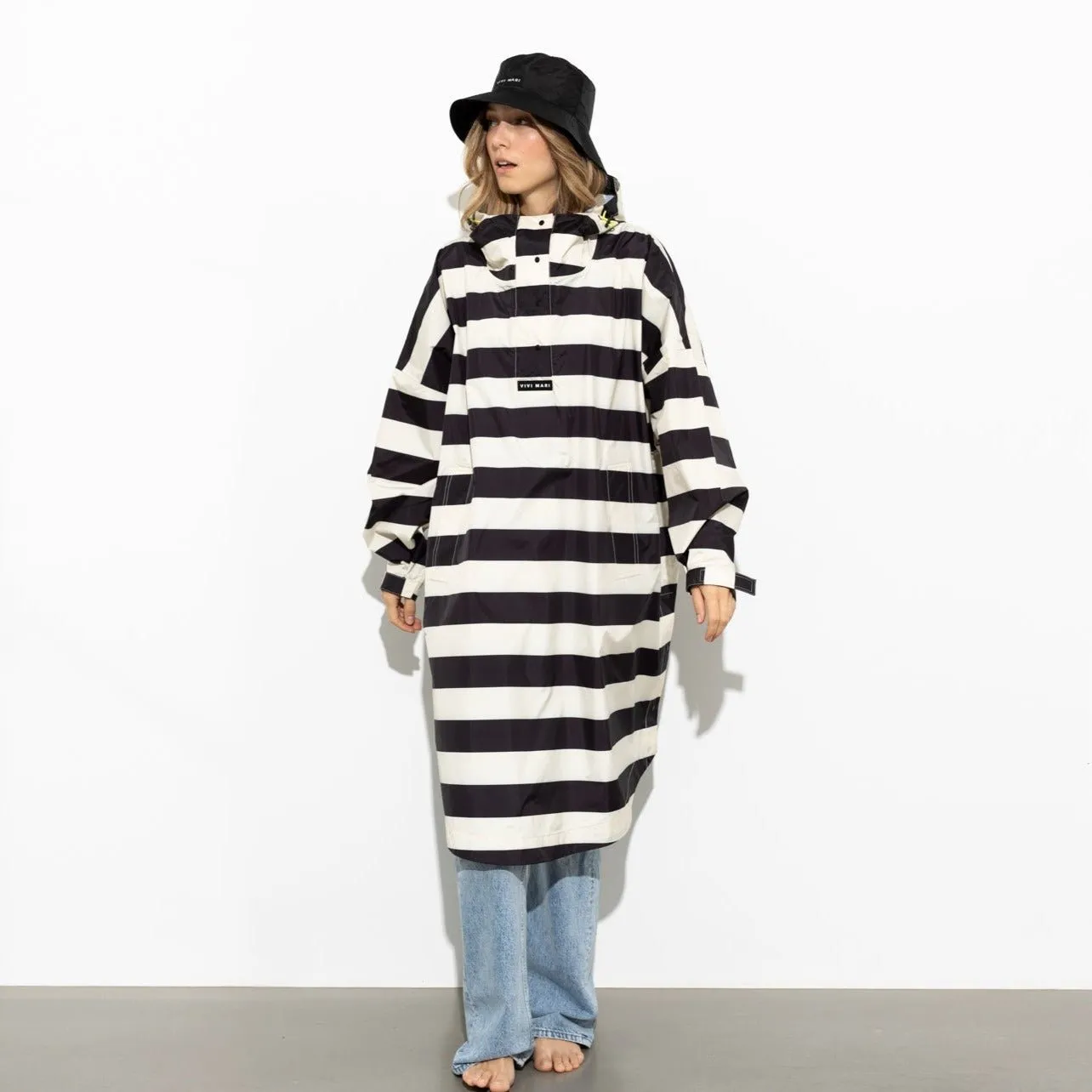 Raincoat bold stripes - black/sand