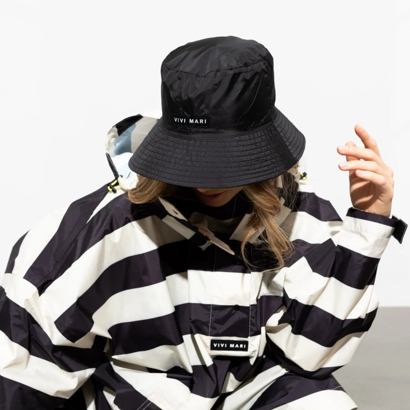 Raincoat bold stripes - black/sand