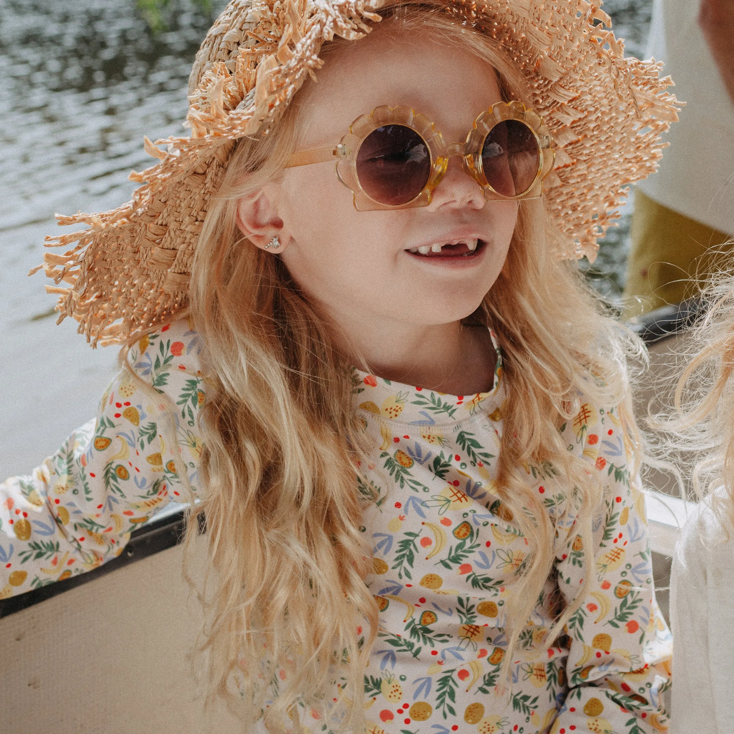 T-shirt de bain multicolore à motifs à manches longues, enfant || Multicolor patterned long sleeve bathing t-shirt, child